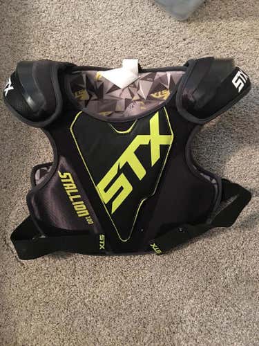 STX Stallion 100 Shoulder pad