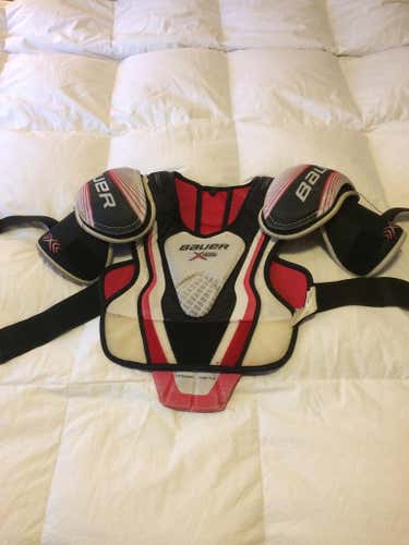Bauer x:30 shoulder pads, senior large