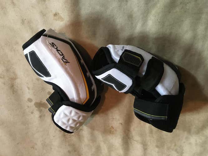 CCM Tacks 4052 elbow pads, CCM Tacks 4052 shoulder pad, CCM Tacks 6052 pants