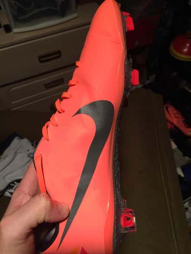 NIke mercurial vapor viii size 8.5 US