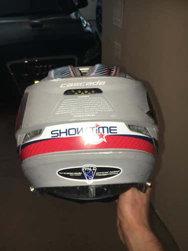 Maverik Showtime exclusive "R" Helmet + Custom Chinstrap
