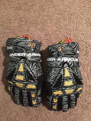 Tiger print grey Towson Lacrosse Gloves, rarely used