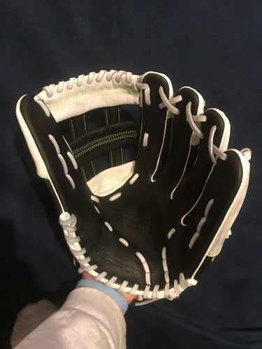 EASTON SYNERGY ELITE OUTFIELD 13" - FASTPITCH GLOVE