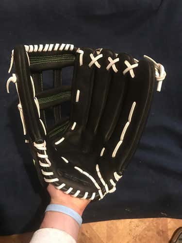 EASTON SALVO OUTFIELD 15"-  SLOW-PITCH BALL GLOV