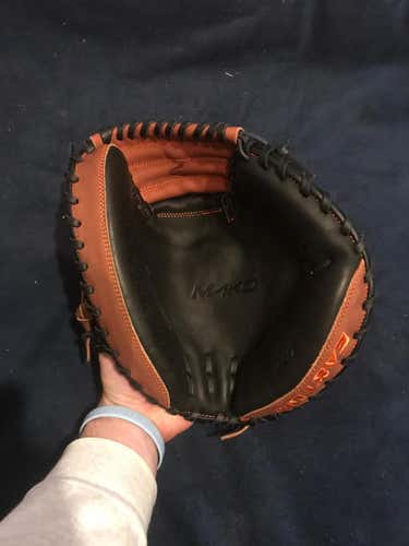 Easton Mako YOUTH Catcher's Mitt 31"