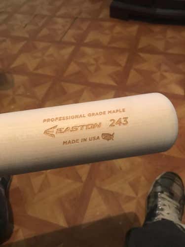33/30 Easton PRO 243 MAPLE