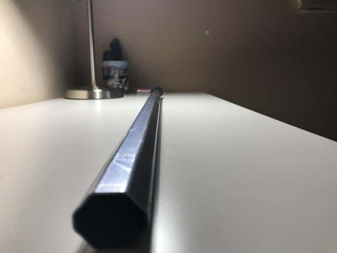 Warrior kryptolyte 30" shaft for attack/middies