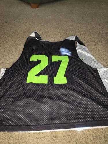Nike reversable top prospect pinnie, super nice!!! Adult small