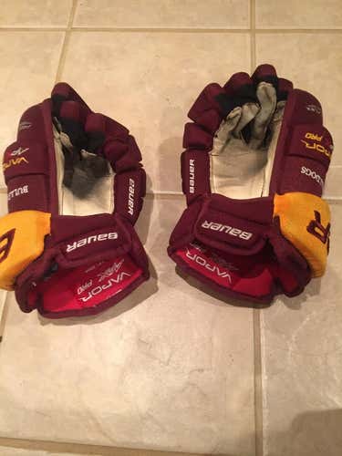 Bauer Vapor Series University of Minnesota Duluth Gloves 13''