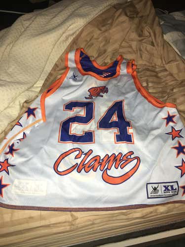 Clams pinnie plus clams helmet