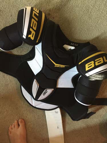 Bauer 150 medium shoulder pads and CCM QLT 250 shin guards