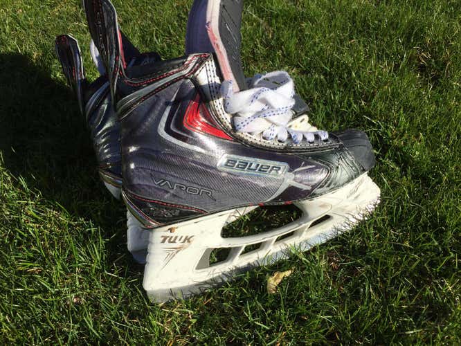 size 7: Bauer Vapor APX2 Hockey Skates