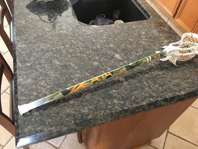 Alpha carbon fiber CAMO shaft with Stallion head