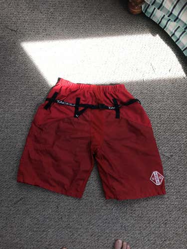 Tackle Shell Red Large