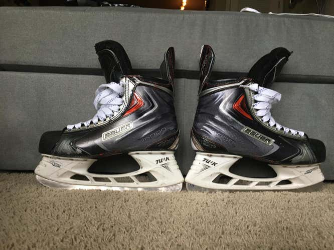 Pro stock Bauer Apx 2 9.5 skates