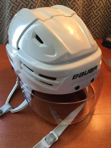 Men's large men's Bauer hockey helmet large with visor