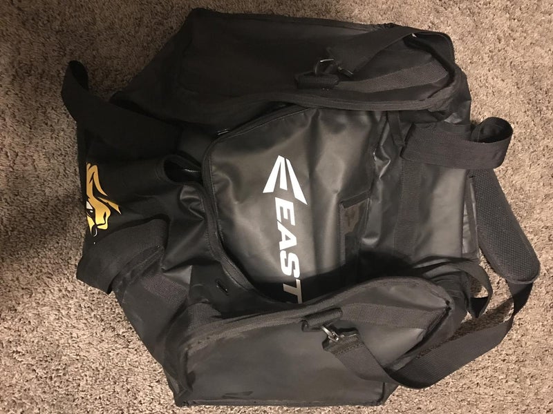 UMD duffle bag