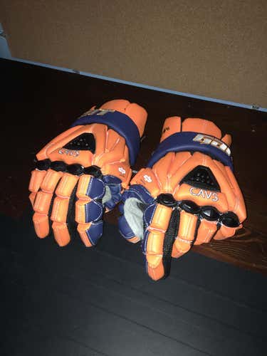 UVA'S MARK COCKERTON SIGNED GLOVES