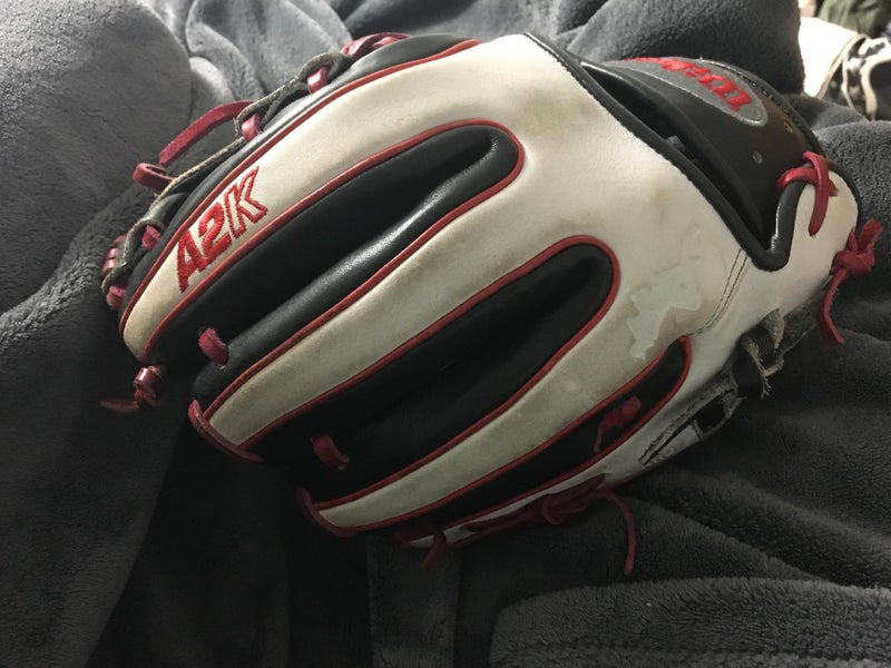 Wilson A2K Datdude Glove of the Month