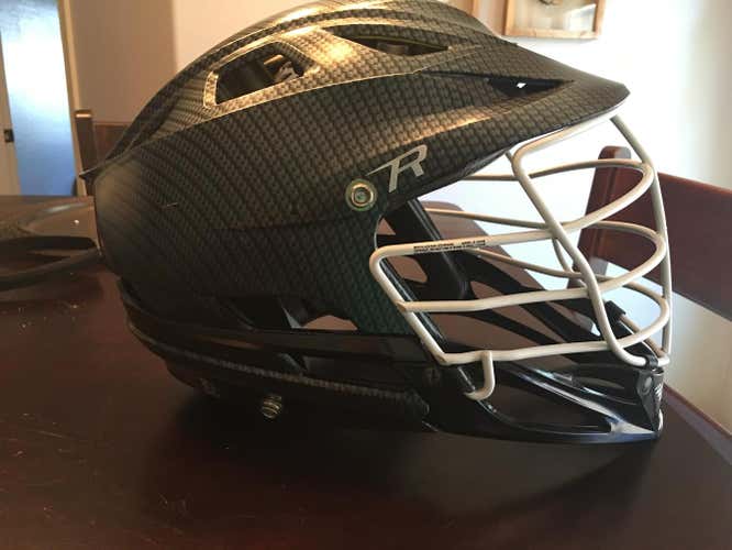 Carbon Fiber Cascade R w/ Black Chin