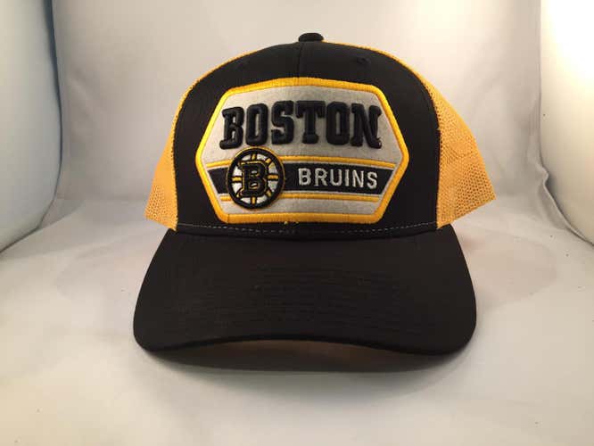 CCM Boston Bruins Trucker Cap & Under Armour Purestrike Hockey Base Layer  Shirt Black XL Bundle