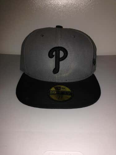 Philadelphia Phillies Baseball Hat  SIZE 7 and 3/8