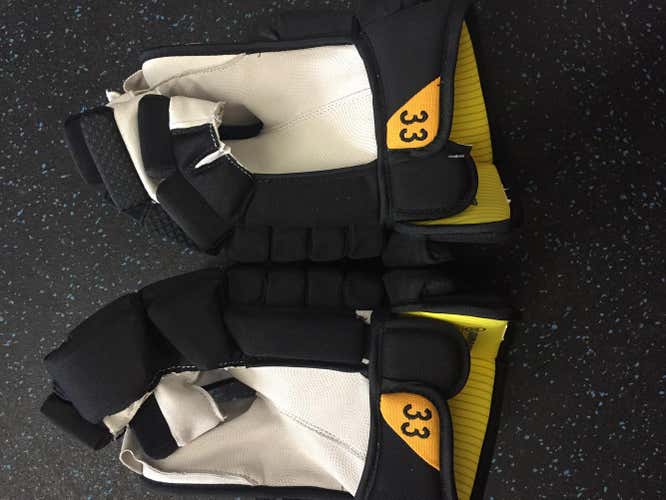 Pro stock hockey gloves! Designed specifically for The Boston Bruins #33 Zdeno Chara! Size 14.