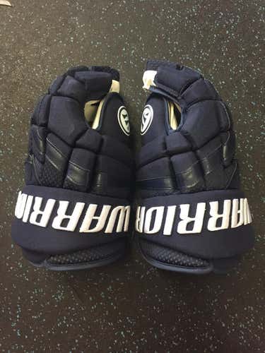 Pro stock Washington Capitals Hockey gloves! Designed specifically for the Capitals. These gloves...