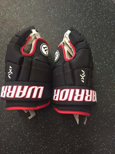 Pro stock Chicago Blackhawks hockey gloves! These gloves are size 13.5 and are in like new condit...