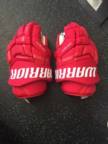 Pro stock warrior hockey gloves in a size 13. Designed specifically for the Detroit Redwings!