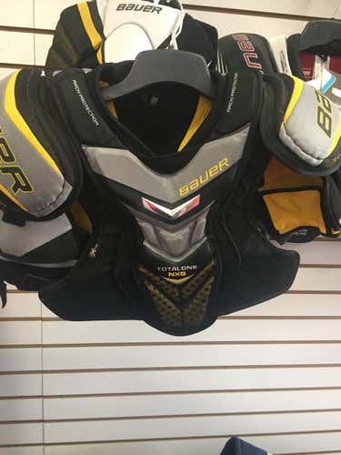 Bauer total one nxg shoulder pads size medium.