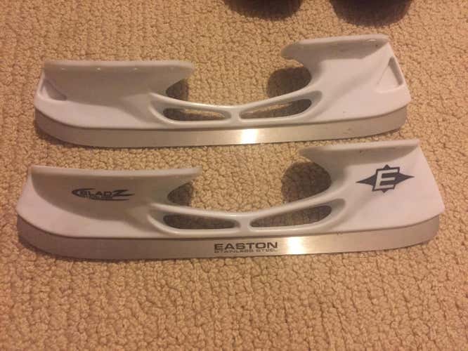 Easton Stainless Steal Runner/Blade