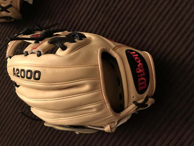 2017 Wilson A2000 1786