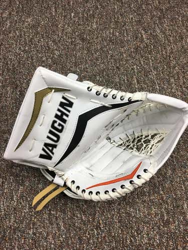 Great Condition  Pro Stock Vaughn Goalie Catch  Anaheim Andersen
