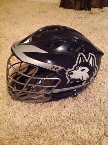 BLACK CASCADE R WITH HUSKY DECALS THAT CAN BE REMOVED