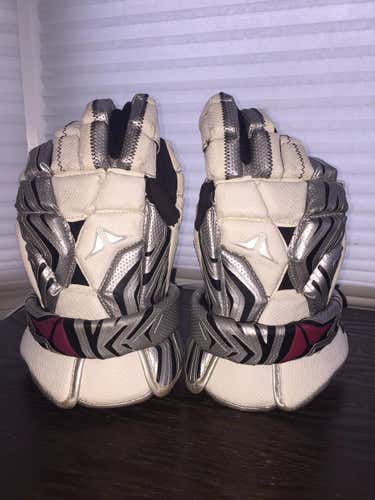 Brine Shakedown Gloves 13" (White/Black/Silver)