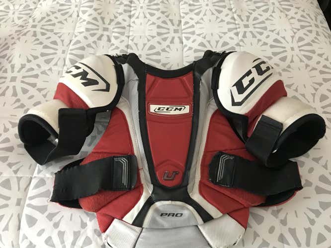 Ccm shoulder pads men's large.