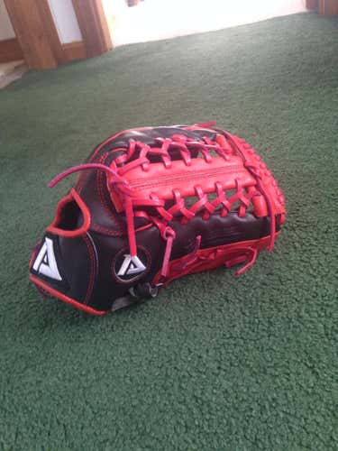 Akadema Custom Torino Series Glove