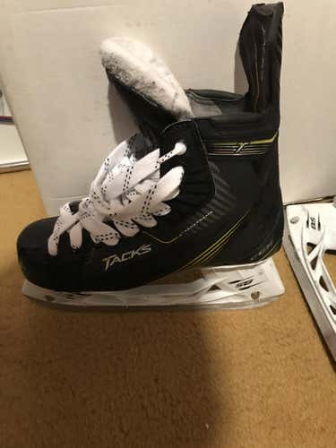 Wisconsin Badgers CCM Tacks