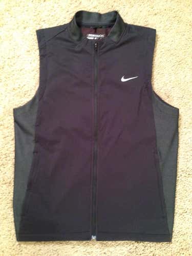 NIKE Aerolayer Golf Vest, Size: Medium  ++ BRAND NEW – NEVER WORN ++