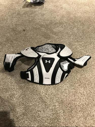 Under Armour  spectre shoulder pads