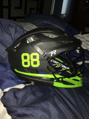 Matte Black cascade R (New York Lizards colorway)