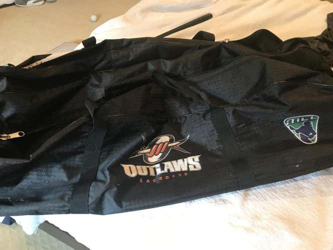 DENVER OUTLAWS MLL LIKE NEW DUFFEL BAG