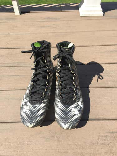 Under Armour Black highlight cleats - size 10