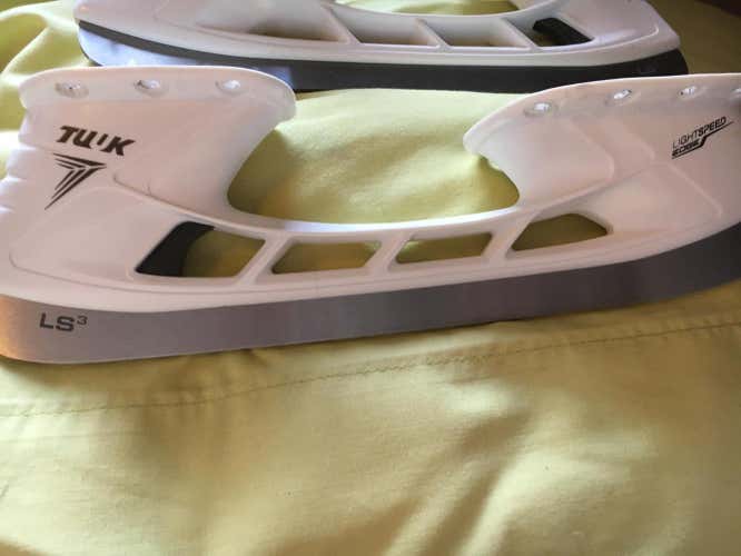 Set of (2) Tuuk Lightspeed Edge Holders and LS3 Runners 254L