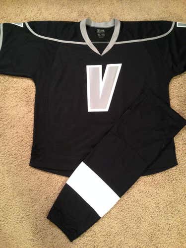SET: ++ RARE ++ KOBE ‘V’ Logo Ice Hockey Jersey Size XL and matching FIRSTSTAR Pro-Style ...