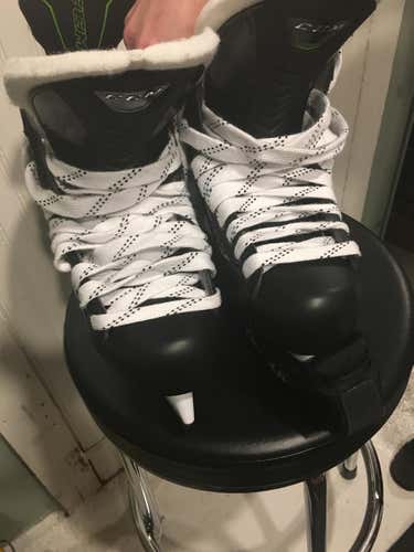 CCM 46k Skates. Like new. 6D
