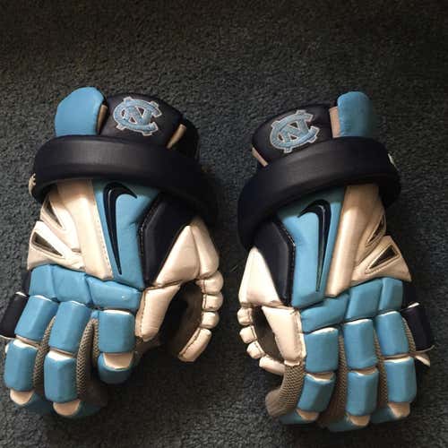 MARCUS HOLMAN UNC GLOVES