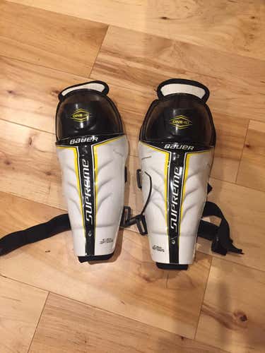 BAUER SUPREME ONE40 SHIN GUARDS- YTH Size 8.0