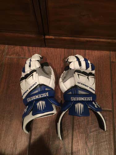 IMG team issued lacrosse gloves